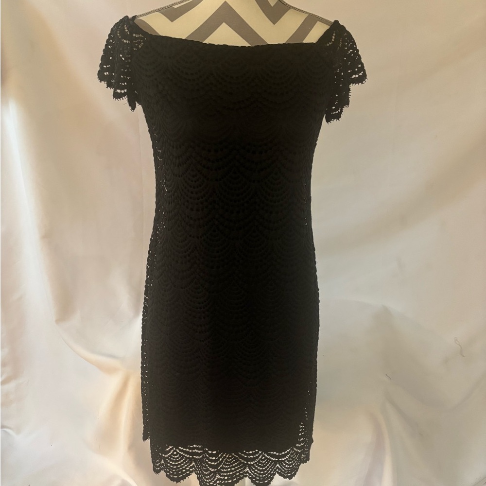 Lilly Pulitzer Black Off-Shoulder Cap Sleeve Sheath Dress